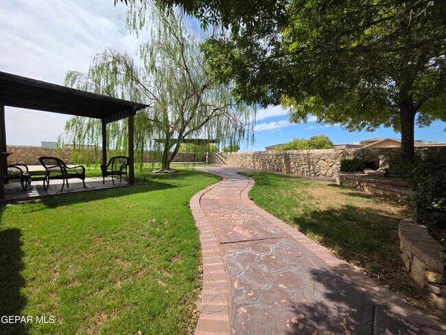 Building Photo - 7346 Gulf Creek Dr
