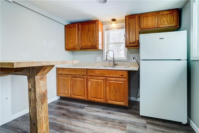 Building Photo - 1070 Gravel Rd