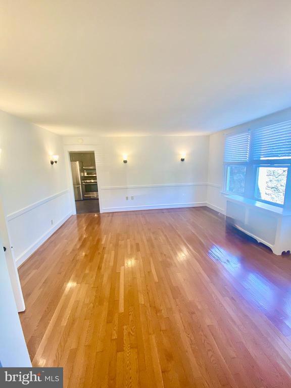 Building Photo - 450 S Orange St