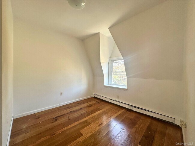 Building Photo - 498 Liberty St