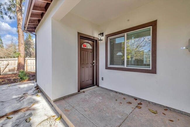 Building Photo - BRAND NEW 2 BED, 1 BATH WITH HUGE YARD AND...