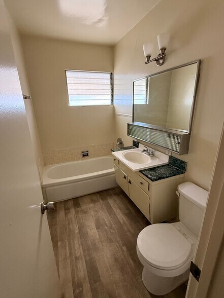 Hallway Bathroom - 1148 W Huntington Dr