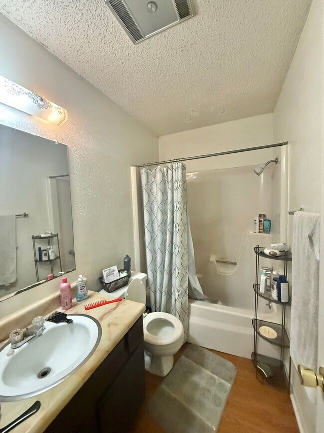 Building Photo - 12402 Gentry St