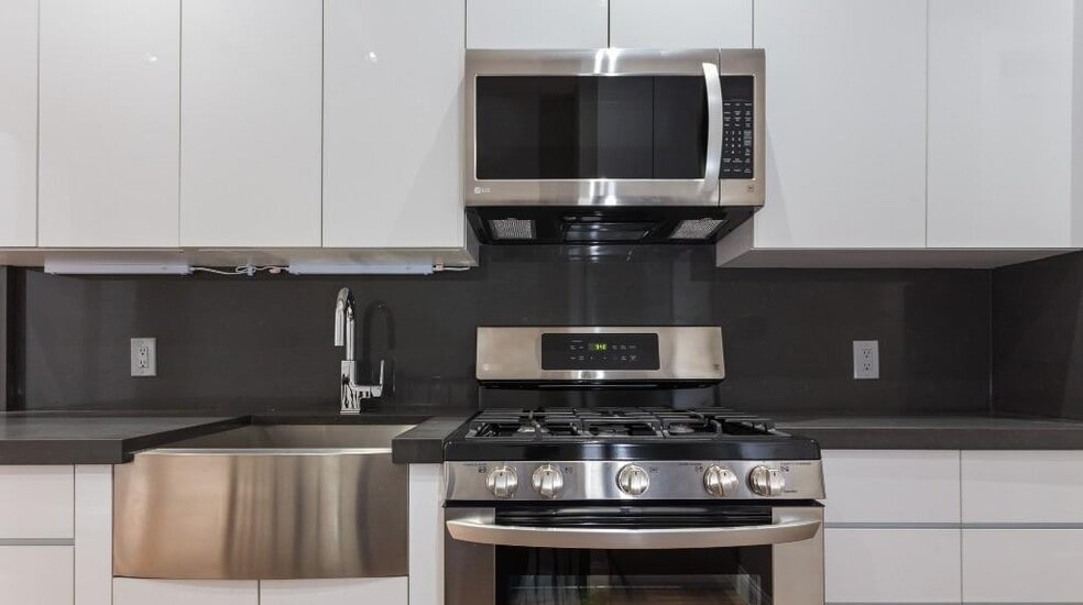 Building Photo - 221 Mott St