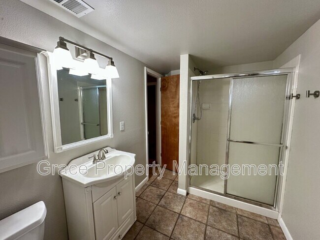 Building Photo - 852 S Quail Way