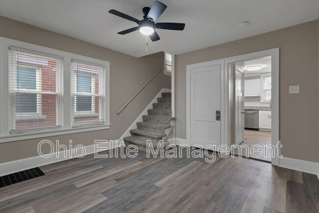 Building Photo - 618 Lilley Ave