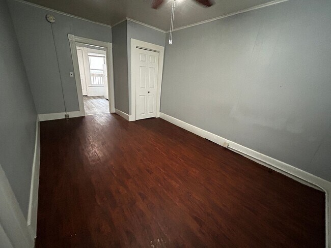 Building Photo - MOVE IN READY! $1400 - Studio / 1 Bath Apartment in Downtown Manchester with All Utilities Included