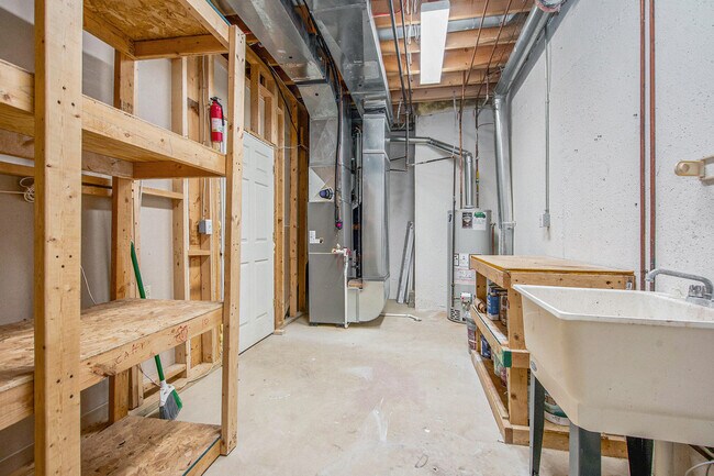 Building Photo - 5660 Versailles Ave