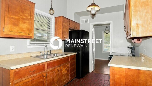 Building Photo - 3 Bedroom Pet-Friendly Home in Memphis, TN with Main Street Renewal