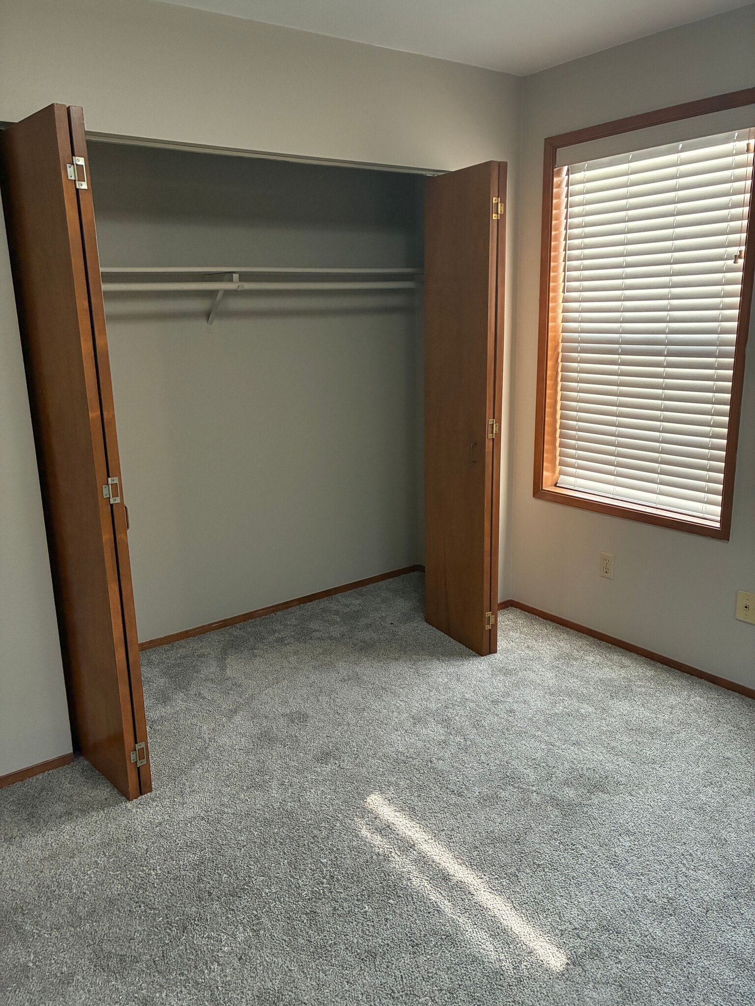 Building Photo - 994 Highline Dr