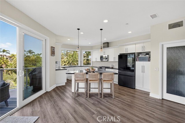 Building Photo - 214 Avenida Montalvo