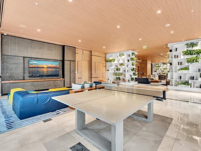 Building Photo - 45 SW 9th St