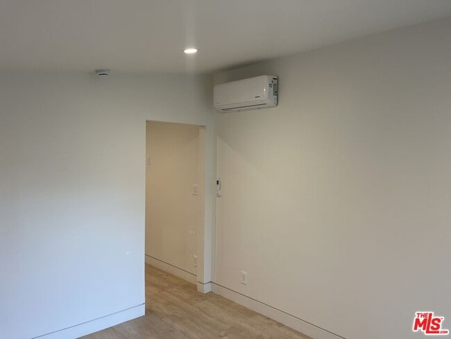 Building Photo - 4234 Ellenita Ave