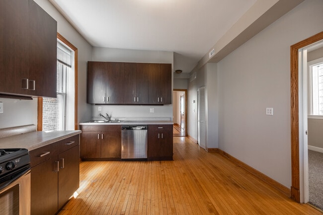 Building Photo - 3110 W Fullerton Ave