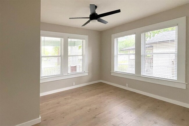 Building Photo - 1221 E Osborne Ave