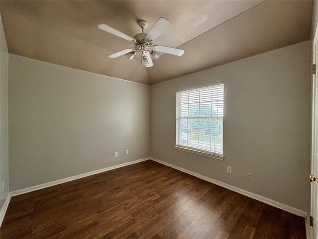 Building Photo - 701 Ranier Ln