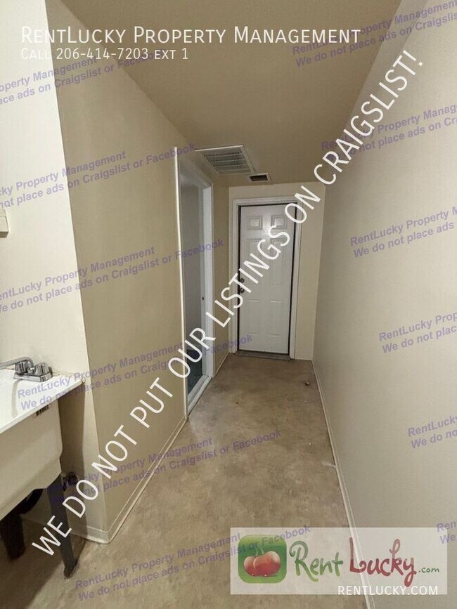 Building Photo - 4729 S Findlay St