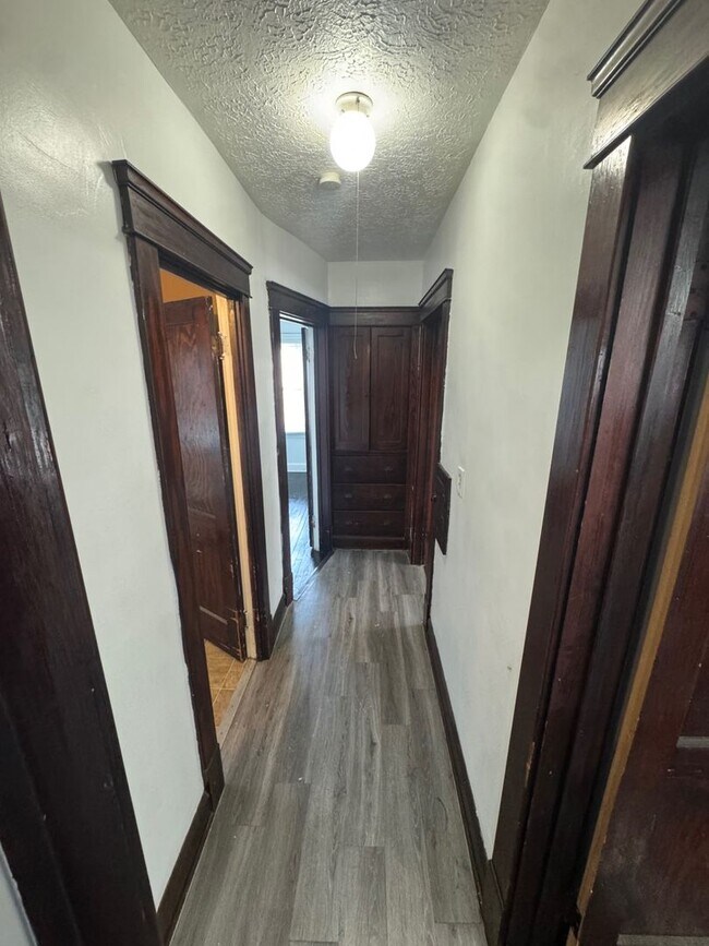 Building Photo - 2217 W 105th St