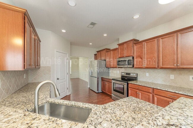 Building Photo - 7922 Kelburn Ln
