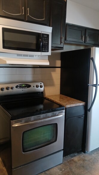 Building Photo - 2258 Cleveland Ave