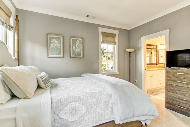 Building Photo - Luxury 3BR Townhome  in Savannah