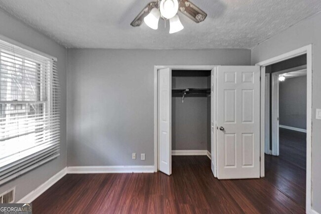 Building Photo - 115 Elizabeth Way