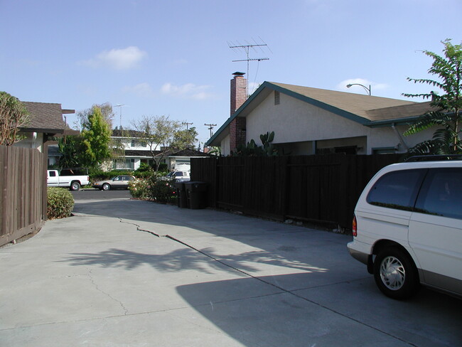 Building Photo - 1355 San Domar Dr