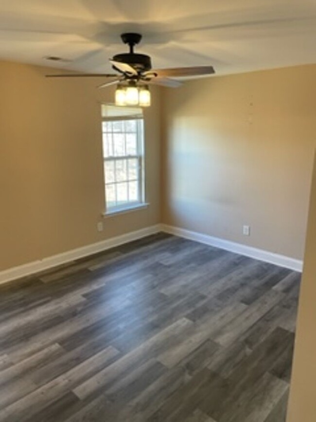 Building Photo - Three Bed Two and a Half Bath Home in Gast...