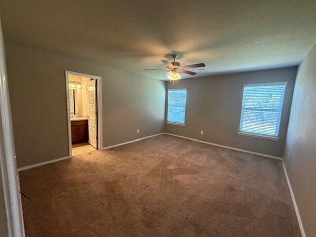 Building Photo - 1142 S Gentle Valley Dr