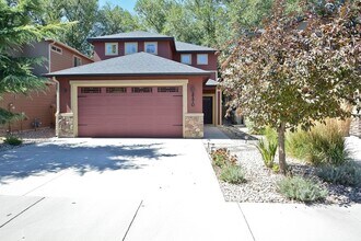 Building Photo - 3 Bedroom 2.5 Bathroom Home in Southeast Boise