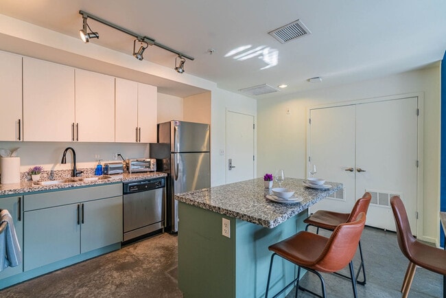 Building Photo - 333 E Roosevelt St