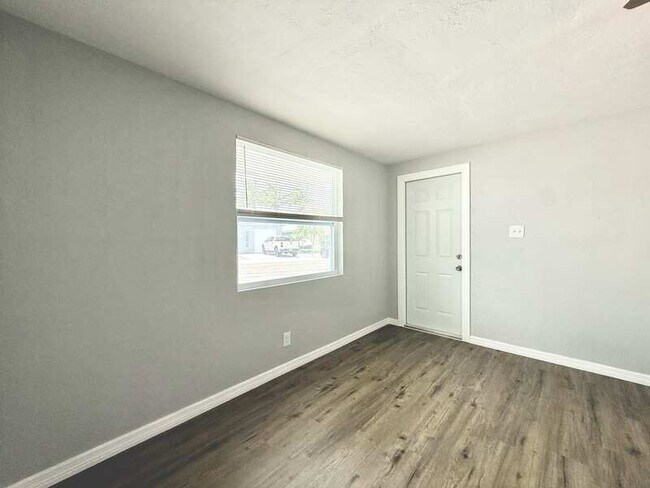 Building Photo - 638 180th Ave E
