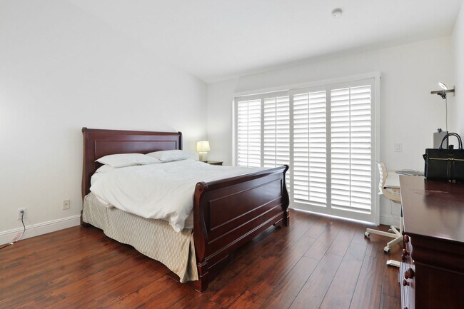 Building Photo - Beautiful Orange County Condo! Must See