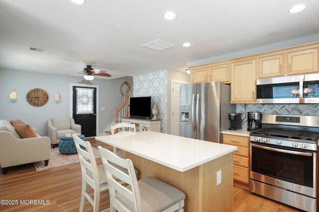 Building Photo - 7 Pine Crest Dr