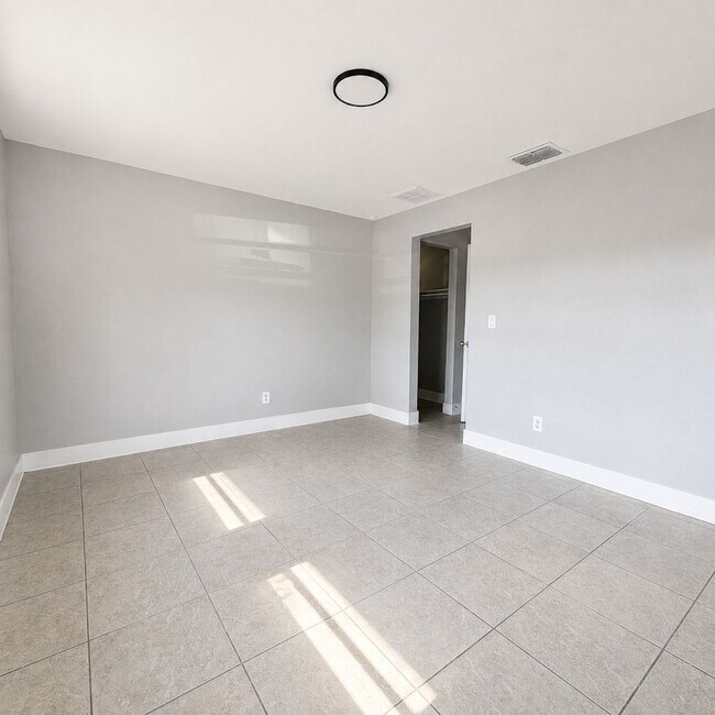 Building Photo - 1570/1572 CYPRESS DR