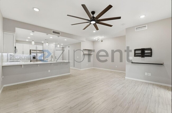 Building Photo - 250 W Queen Creek Rd