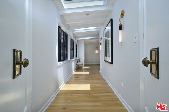 Building Photo - 5005 Los Feliz Blvd