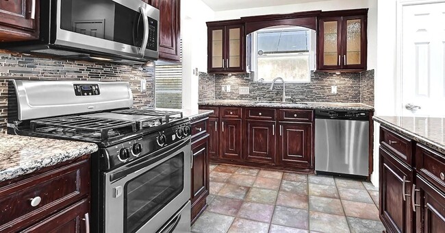 Building Photo - 827 Citation Dr