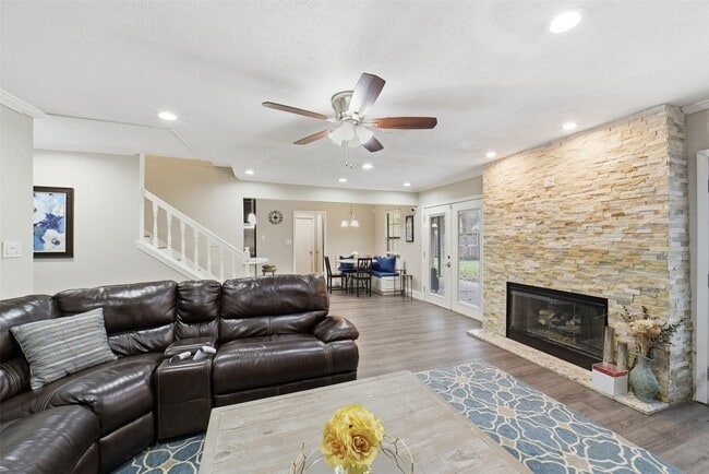 Building Photo - 1306 Carriage Dr