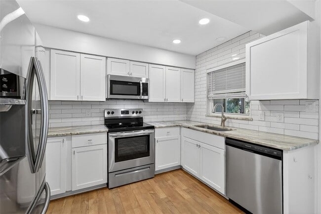 Building Photo - 423 E 10th Ave