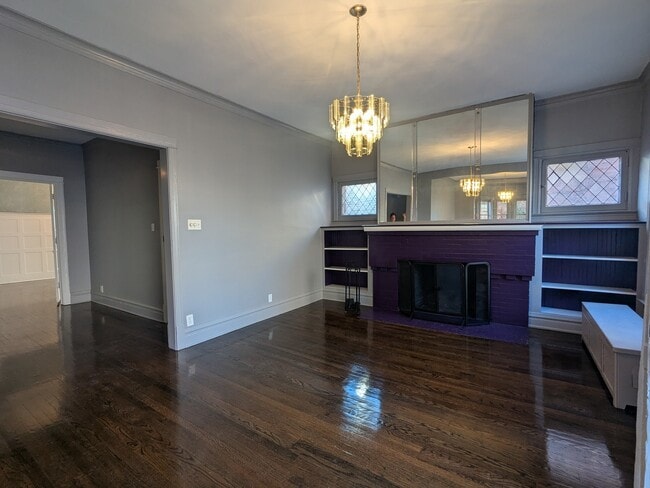 Building Photo - 5630 N Kenmore Ave