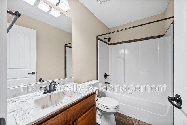 Building Photo - 1725 Autumnwood Blvd