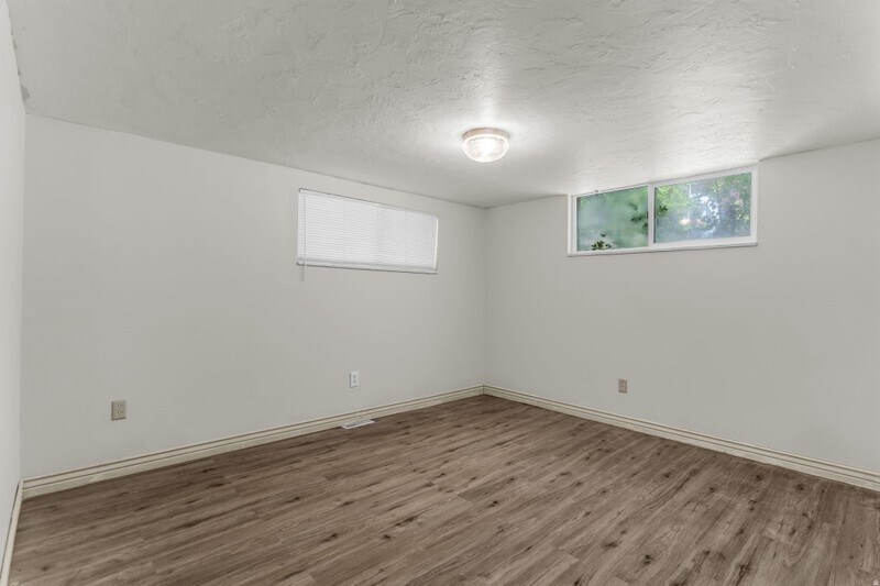 Building Photo - 1035 Hillcrest Dr