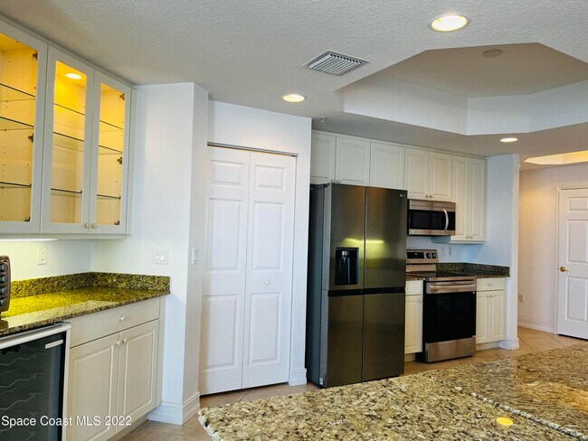 Building Photo - 93 Delannoy Ave