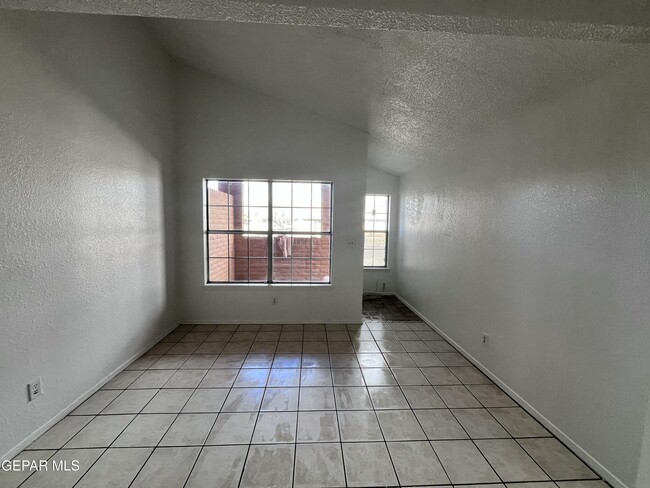 Building Photo - 5524 Oakbriar Cir