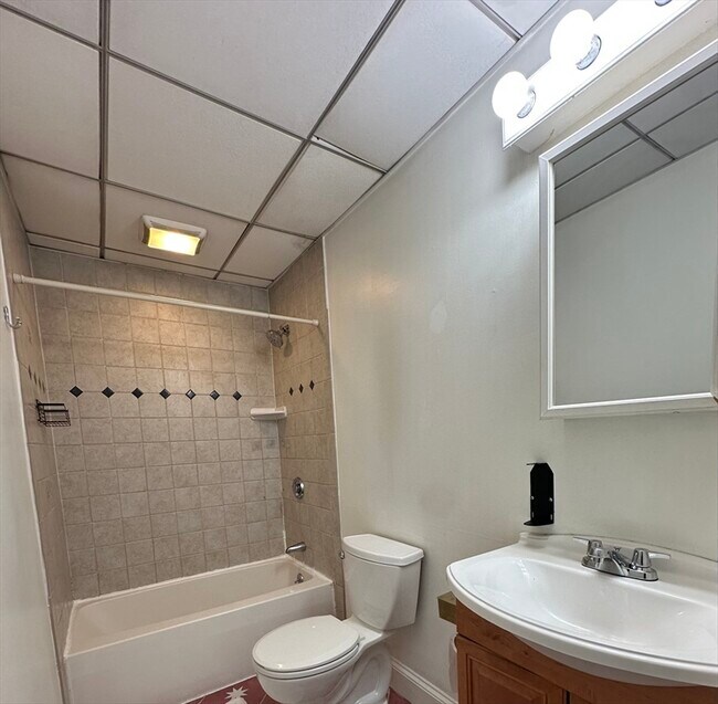 Building Photo - 18 Appleton St