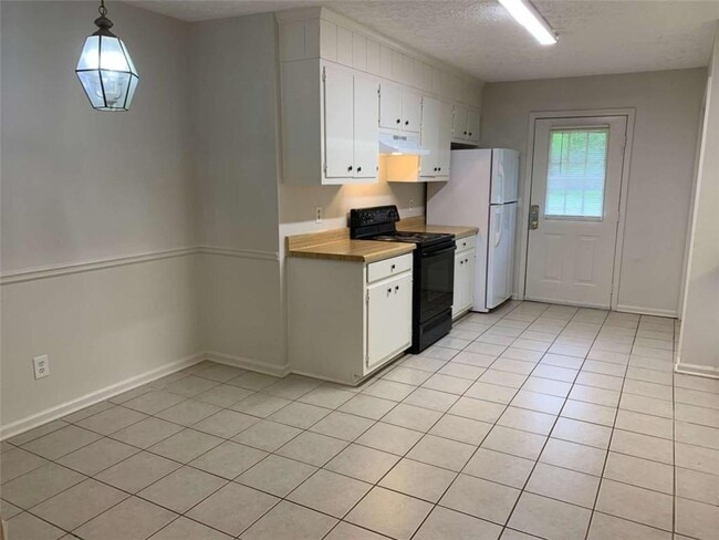 Building Photo - 120 Plum Orchard Rd