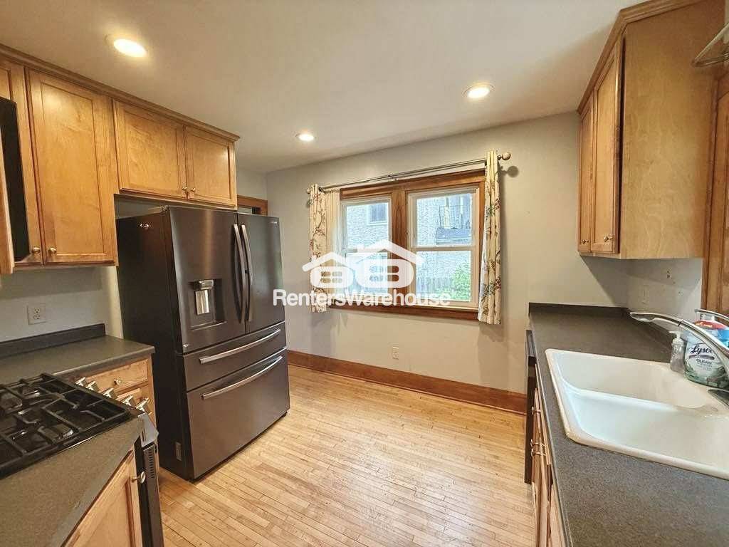 Building Photo - 3347 N Lyndale Ave