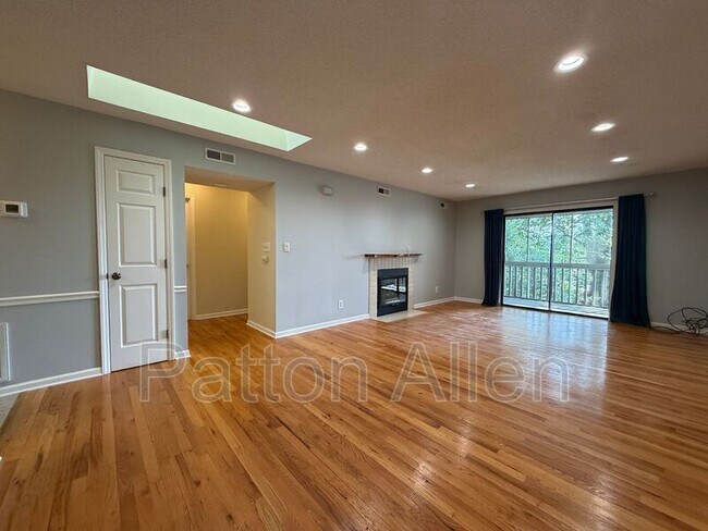 Building Photo - 1304 Abbey Cir