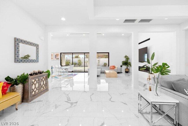 Building Photo - 4315 N Dapple Gray Rd